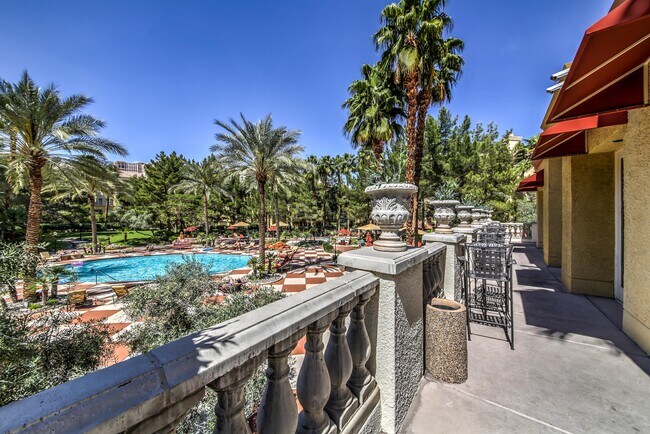 Building Photo - 270 E Flamingo Rd