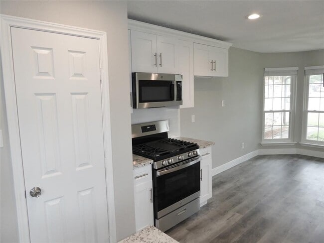 Building Photo - 8126 Glorieta Dr