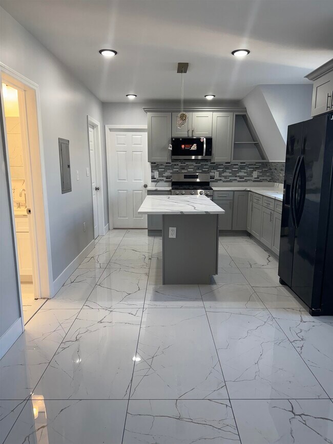 Building Photo - 321 Avenue C