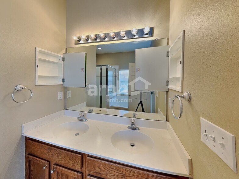 Building Photo - 7529 Dragon Fly Loop