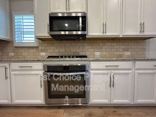 Building Photo - 952 Pinnacle Ridge Rd