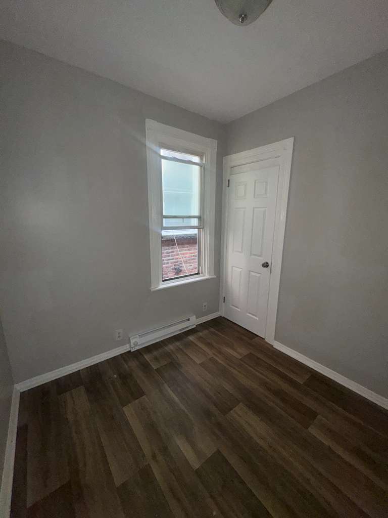 Building Photo - 427 1st St