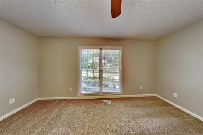 Building Photo - 39 Waterford Pl