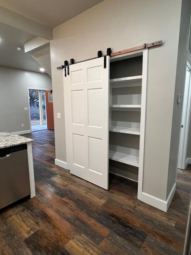 Building Photo - 1415 6th St