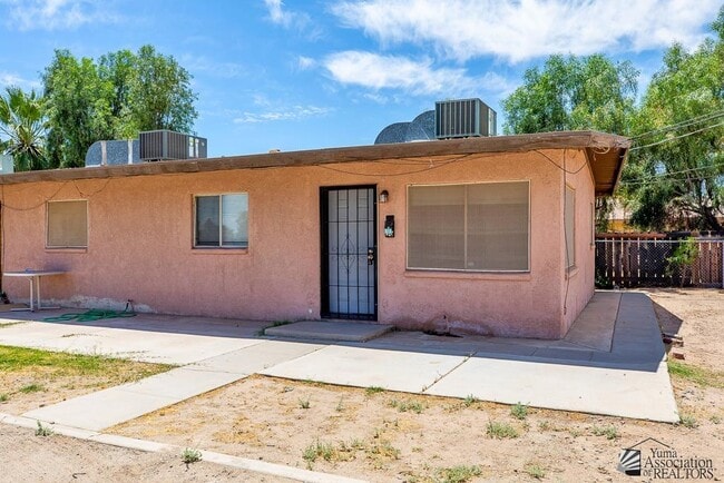 Building Photo - 276 S 17th Ave