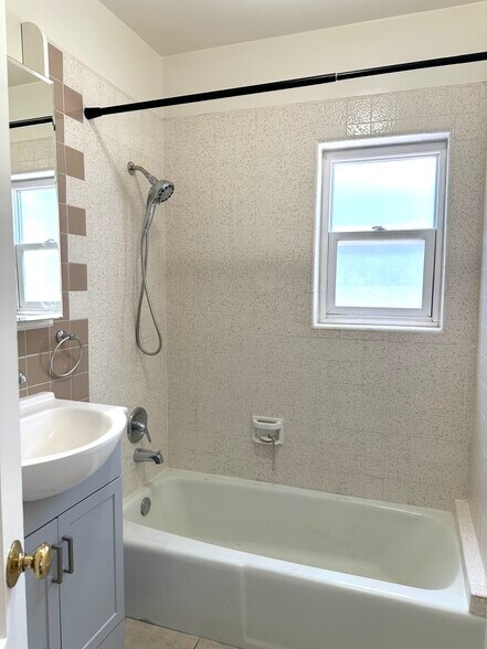 Bathroom - 4353 Verdugo Rd