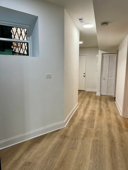 Building Photo - 2840 W Fulton St