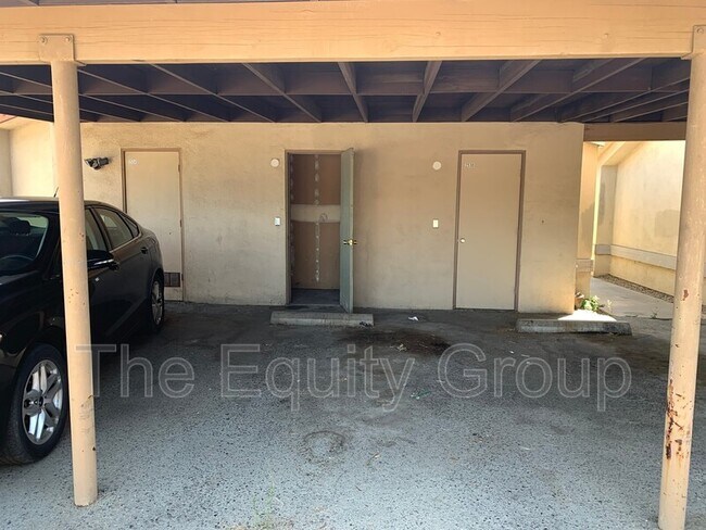 Building Photo - 2532 W Hemlock Ct