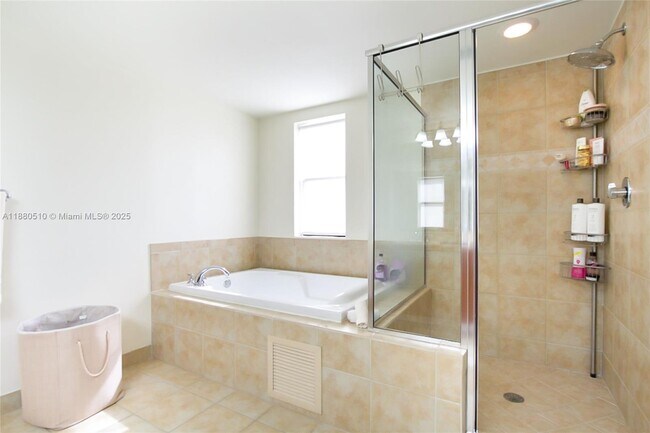 Building Photo - 888 Douglas Rd