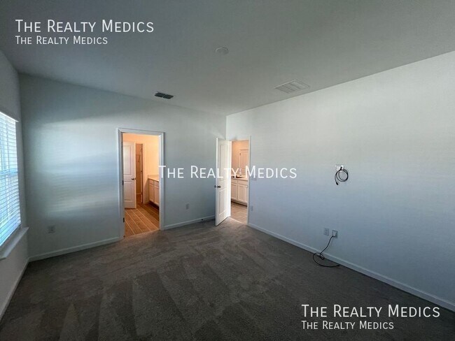 Building Photo - 9301 SW 58th Cir