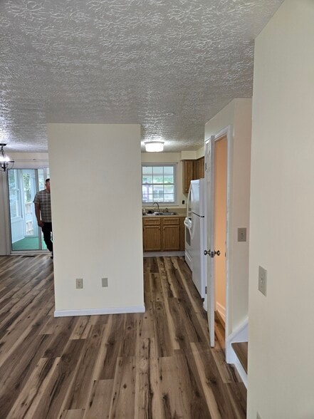 Building Photo - 7857 Cobdon Ave