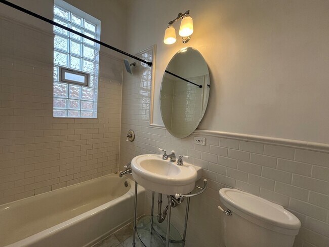 Building Photo - 2558 W Haddon Ave