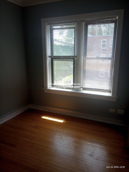 Building Photo - 1317 W Estes Ave