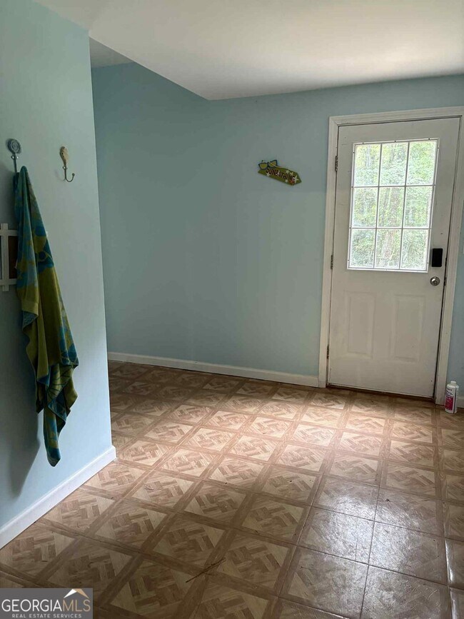 Building Photo - 68 Lancaster Way