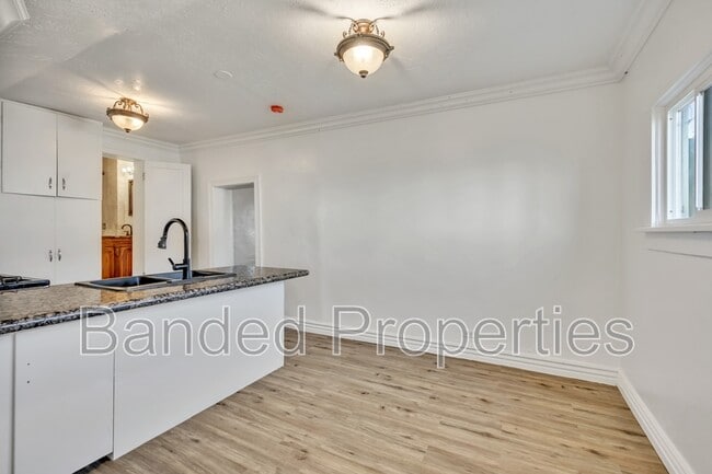 Building Photo - 741 E Center St