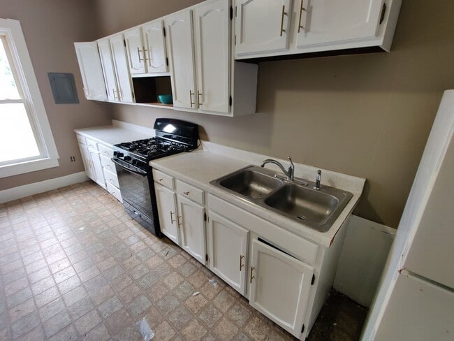 Building Photo - 3-113 N Tompkins St