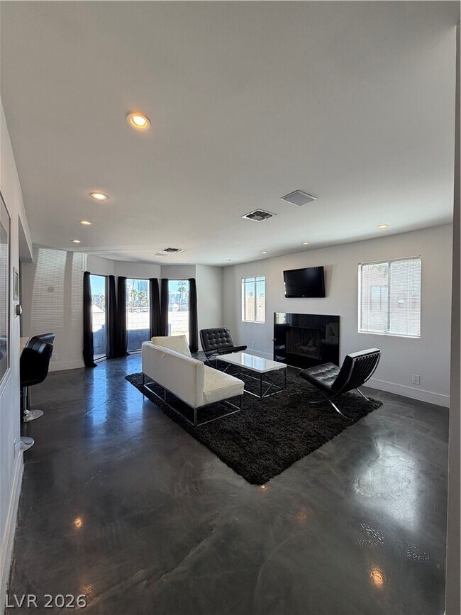 Building Photo - 3988 Delos Dr