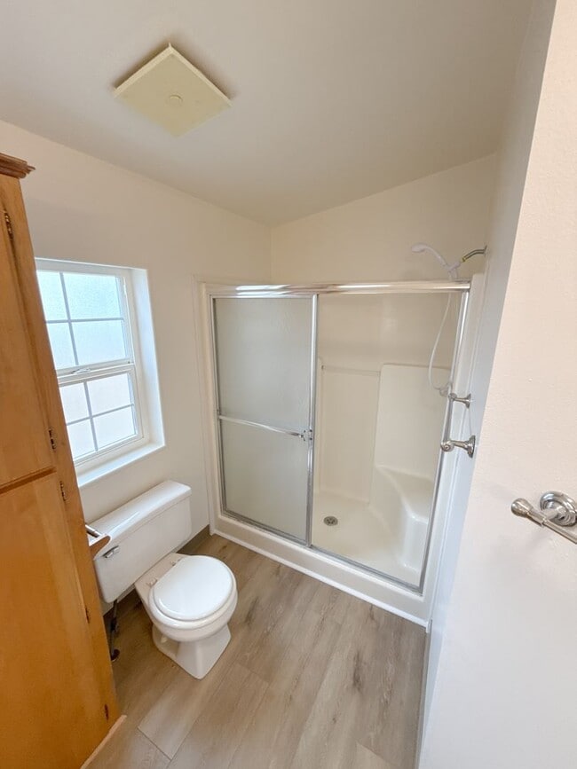 Building Photo - 3 Bedroom, 2 bath house