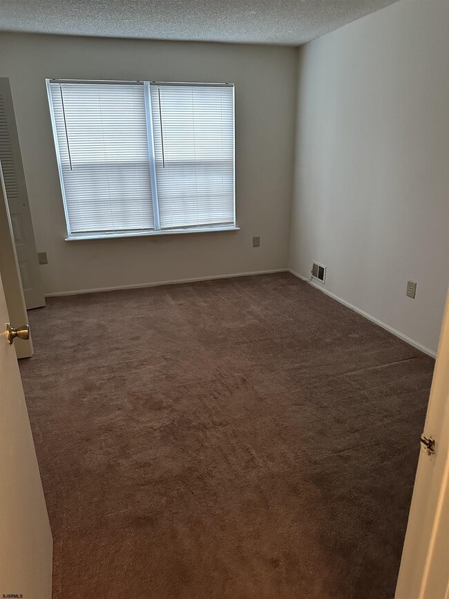 Building Photo - 110 Iroquois Dr