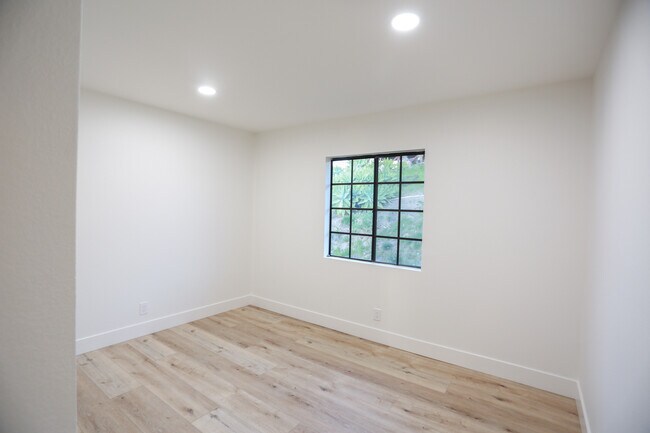 Building Photo - 2737 Chadwick Cir