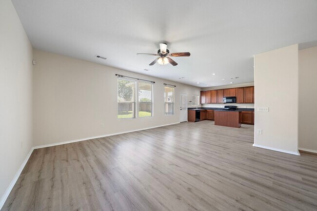Building Photo - 1418 S Maple Dr