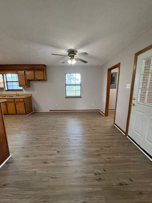 Building Photo - 40 Yarber St