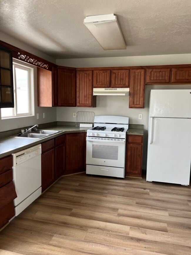 Building Photo - Three bedroom, 2.5 bath townhome