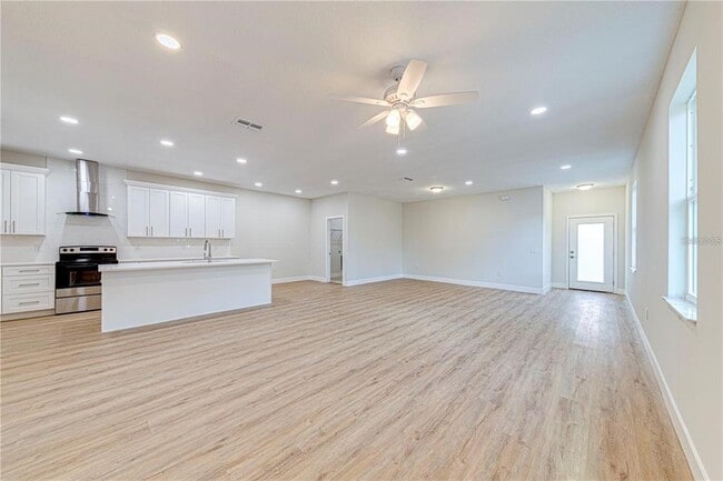 Building Photo - 247 N Pine Ave