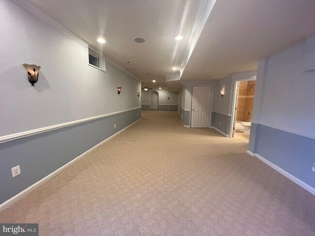 Building Photo - 43554 Freeport Pl