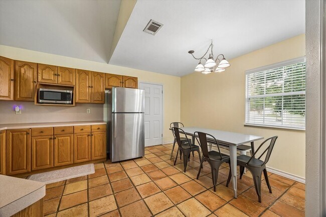 Building Photo - 420 High Mesa Dr