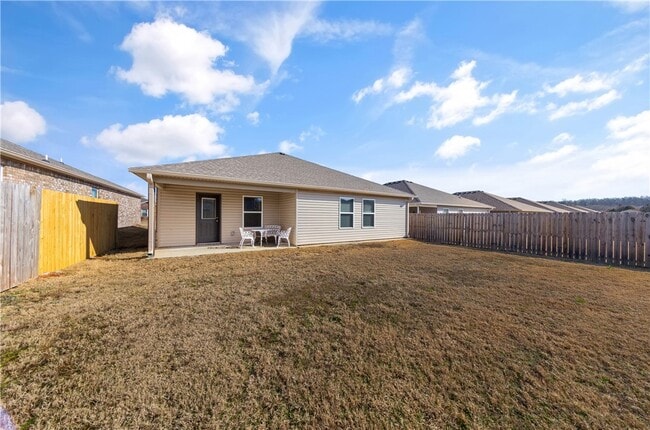 Building Photo - 8110 Dogwood Dr