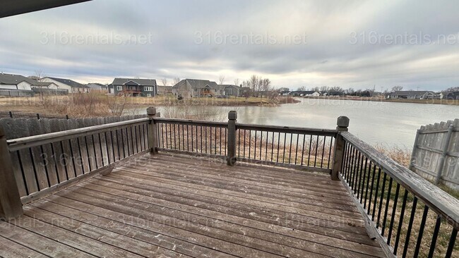 Building Photo - 449 S Longbranch Dr