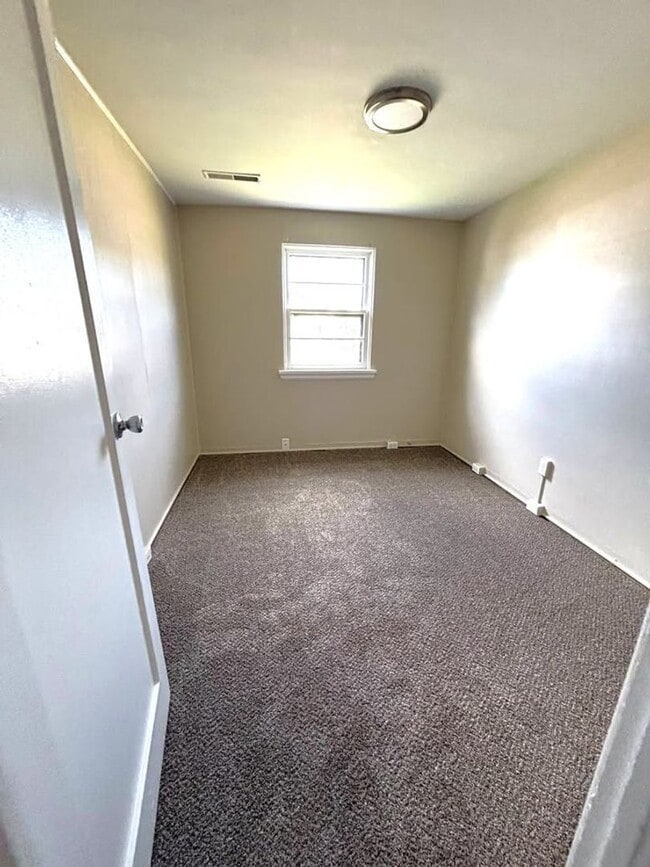 Building Photo - Charming 3-bedroom 1-bath house with yard in Nampa, ID!