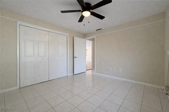 Building Photo - 1010 SE 43rd Terrace