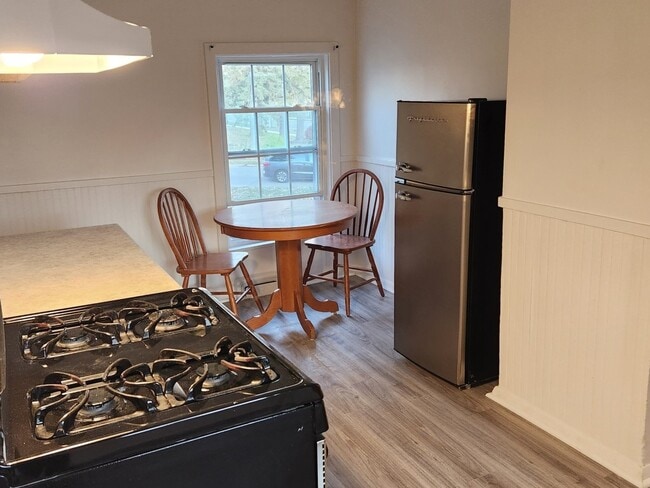 Building Photo - 122 Dole Ave