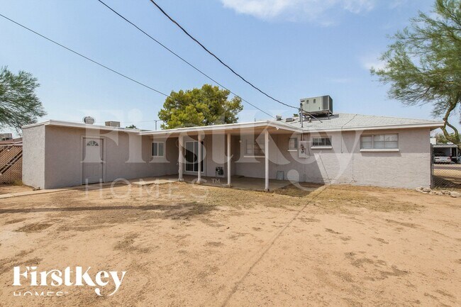 Building Photo - 2919 W Seldon Ln