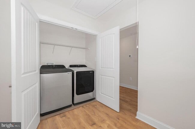 Building Photo - 9962 Roulette Dr