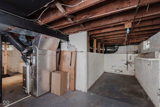 Building Photo - 6222 Kingsley Dr