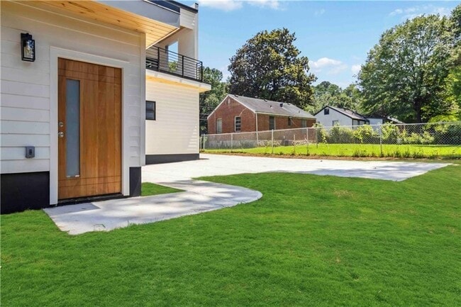 Building Photo - 1554 Columbia Cir