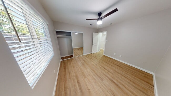 Building Photo - 5 Rooms (4BR + Den)