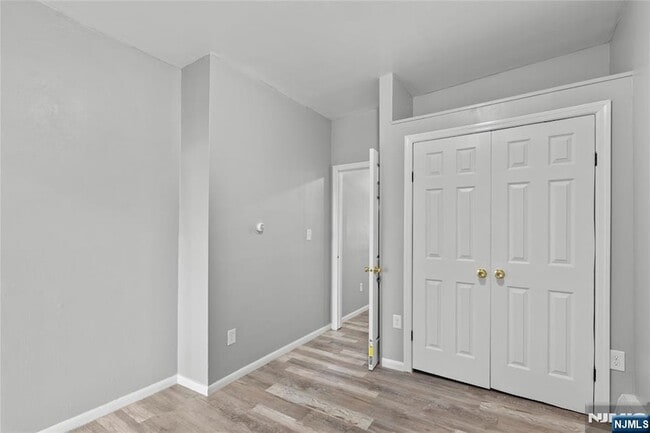 Building Photo - 9 E Monroe St