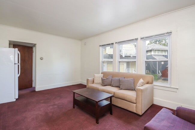 Building Photo - Guaranteed Lease - Sign Today!