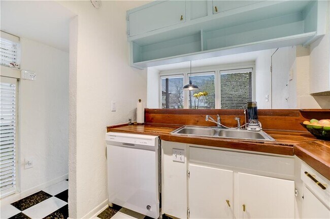 Building Photo - 1006 Lorrain St