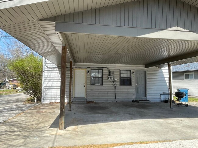 Building Photo - 531-B N Oak Grove Ave