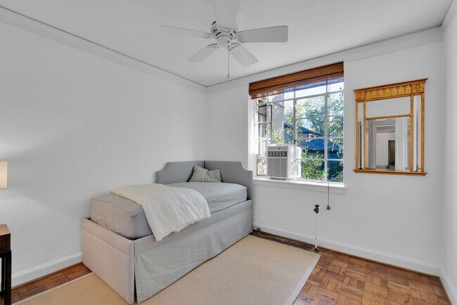 Building Photo - Fully furnished and thoughtfully updated top-floor condo in the heart of Dilworth at desirable My...