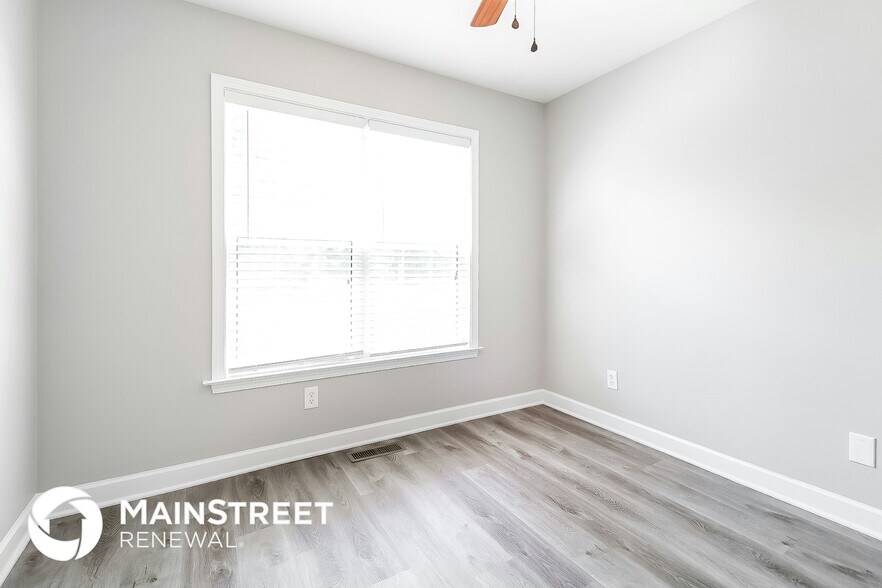 Building Photo - 533 May Rd