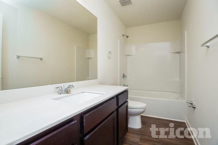 Building Photo - 170 Alexander Ln