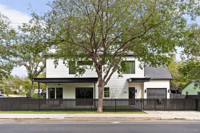 Building Photo - 4911 Duval St