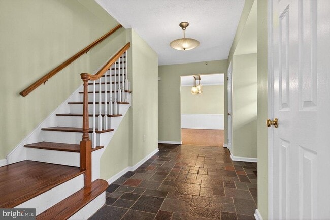 Building Photo - 16 Beechtree Ln