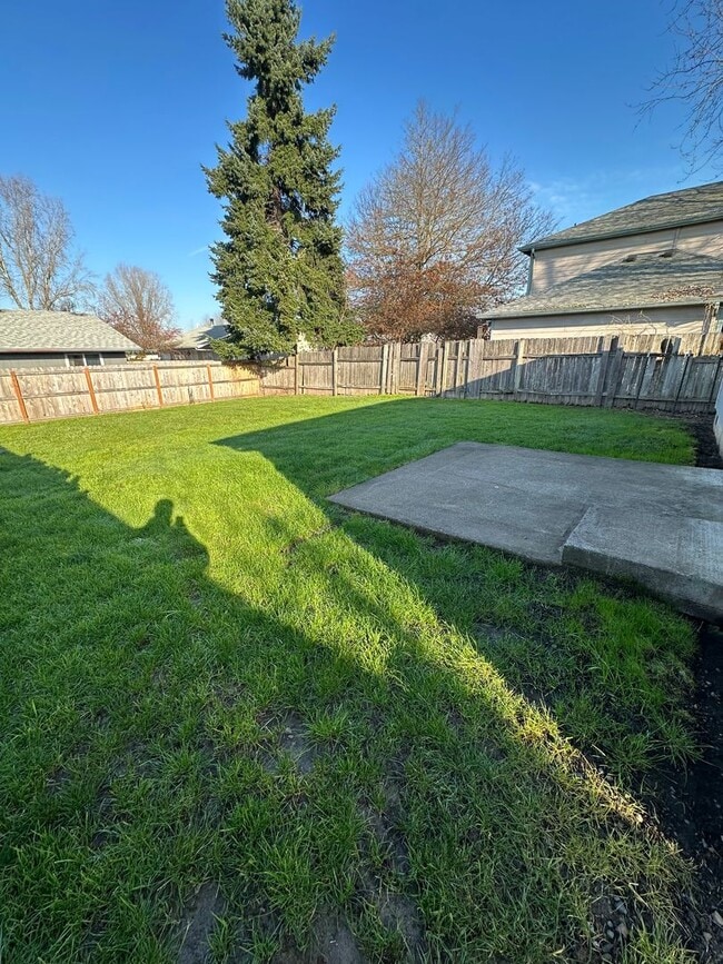 Building Photo - 1/2 Off 2nd Months' Rent